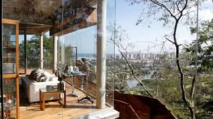 Caio Blat construiu mansão de R$ 4,5 milhões sem derrubar nenhuma árvore e o resultado é incrível