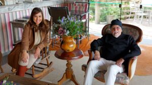 Que charme! Carlos Alberto de Nóbrega surpreende esposa com anel de diamantes