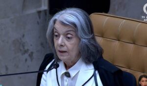 Ministra Cármen Lúcia se declara envergonhada e pede perdão do Brasil
