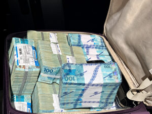 Polícia apreende R$ 2 milhões em espécie com funcionários da Ceilurb em Maceió