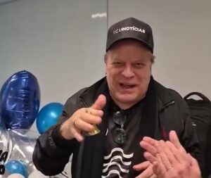 Chico Pinheiro celebra fim da quimioterapia com mensagem inspiradora