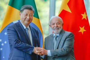 China e Brasil rebatem ingerência externa em eleições durante reunião oficial