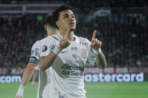 Corinthians segura emoção contra Estudiantes e mantém esperança na Libertadores