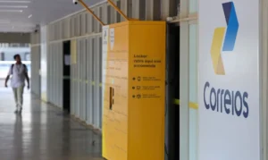 Trabalhadores dos Correios retomam atividades após 15 dias de greve histórica