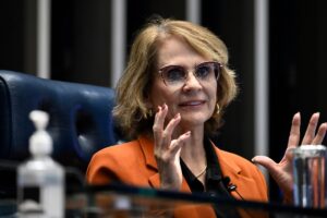 Damares quer grupo do Senado para debater reforma do Judiciário em meio à crise no STF