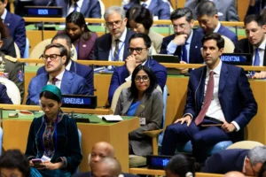 Venezuelanos protestam contra Delcy Rodríguez na ONU: ‘Não nos representa’
