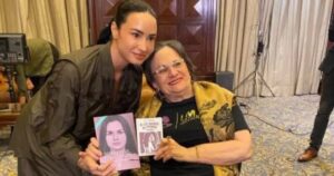 Demi Lovato se encontra com Maria da Penha no Rio de Janeiro