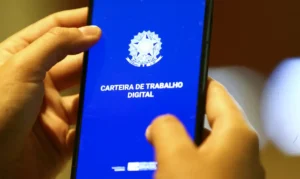 Brasil atinge melhor marca em dez anos: desemprego entre jovens cai para menor nível