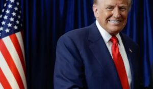 Donald Trump pinta cabelo e novo visual vira piação generalizada nas redes sociais