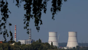 Drone atinge usina nuclear russa de Kursk e AIEA cobra contenção militar