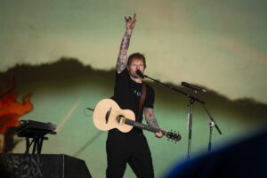 Ed Sheeran perde artistas de turnê após polêmica com Macklemore