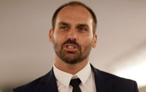 STF mantém condenação de Eduardo Bolsonaro por coação em decisão unânime