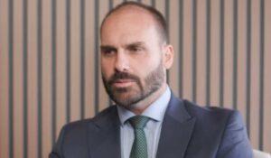 Eduardo Bolsonaro quer expor julgamento do STF nos EUA e pedir novas sanções