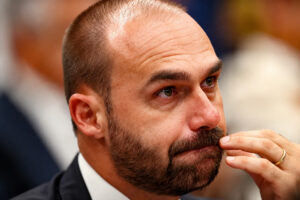 Eduardo Bolsonaro se reúne com governo Trump e pede sanções contra o STF