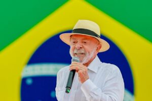 Emicida aparece em programa de Lula para criticar bets e defender mudanças no futebol