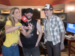 Felipe & Rodrigo assinam contrato histórico com Warner Music Group nos EUA