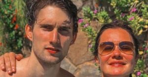 Filho de Adriana Esteves assume namoro com herdeira de Tato Gabus Mendes e choca internet