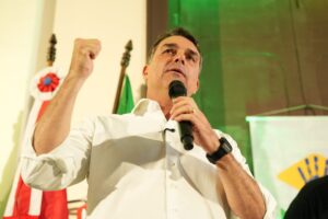 Flávio Bolsonaro cogita Tereza Cristina para Itamaraty em eventual governo
