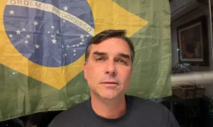 Procuradoria recebe petição pedindo reabertura de investigação sobre rachadinhas de Flávio Bolsonaro