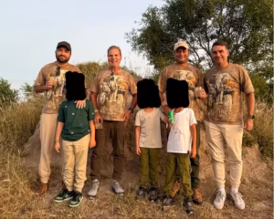 Flávio Bolsonaro curte safari na África do Sul com investigados no escândalo do INSS