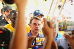 PT pede ao STF investigação completa de emendas de Flávio Bolsonaro desde 2019