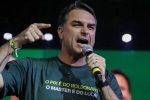 Flávio Bolsonaro promete ‘ocupar’ STF e indicar cinco ministros se vencer eleição