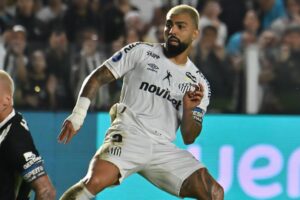 Gabigol brilha e Santos avança na Sul-Americana com goleada
