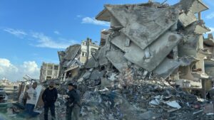 Prédio desaba em Gaza e deixa ao menos 19 mortos após ataques israelenses
