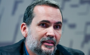 Governo estuda compra de carteiras de dívidas para socorrer famílias vulneráveis