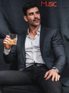 Gusttavo Lima muda visual radical: sem barba, cantor impressiona fãs com novo look