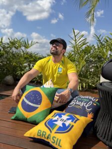 Henrique Casttro revela seu ritual sagrado antes de subir ao palco