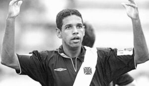 Vasco comunica morte de Henrique, ex-zagueiro multicampeão, aos 49 anos