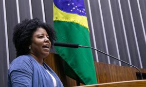 Deputada Jack Rocha sofre ataque com explosivo durante campanha no Espírito Santo