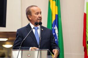 Jorginho Mello bate recordes de intenção de voto em SC; pesquisa Quaest aponta 54%