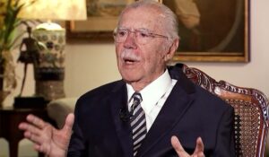 José Sarney é internado aos 96 anos em São Luís