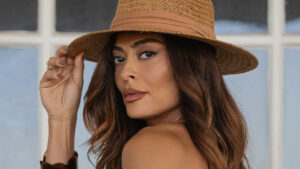 Juliana Paes arrasa em topless após sessão intensa de pilates