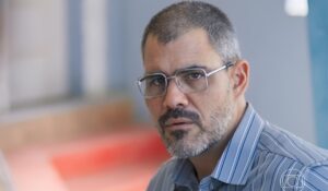 Globo escala Juliano Cazarré para nova novela e internautas não deixam passar