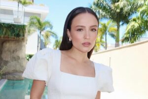 Larissa Manoela revela susto na gravação: queda de cavalo e colar cervical