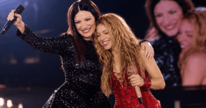 Laura Pausini é convidada surpresa em show de Shakira em Madri e arrebata plateia