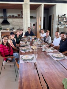 Leo da dupla Leo e Victor encontra Shania Twain em haras de luxo em SP