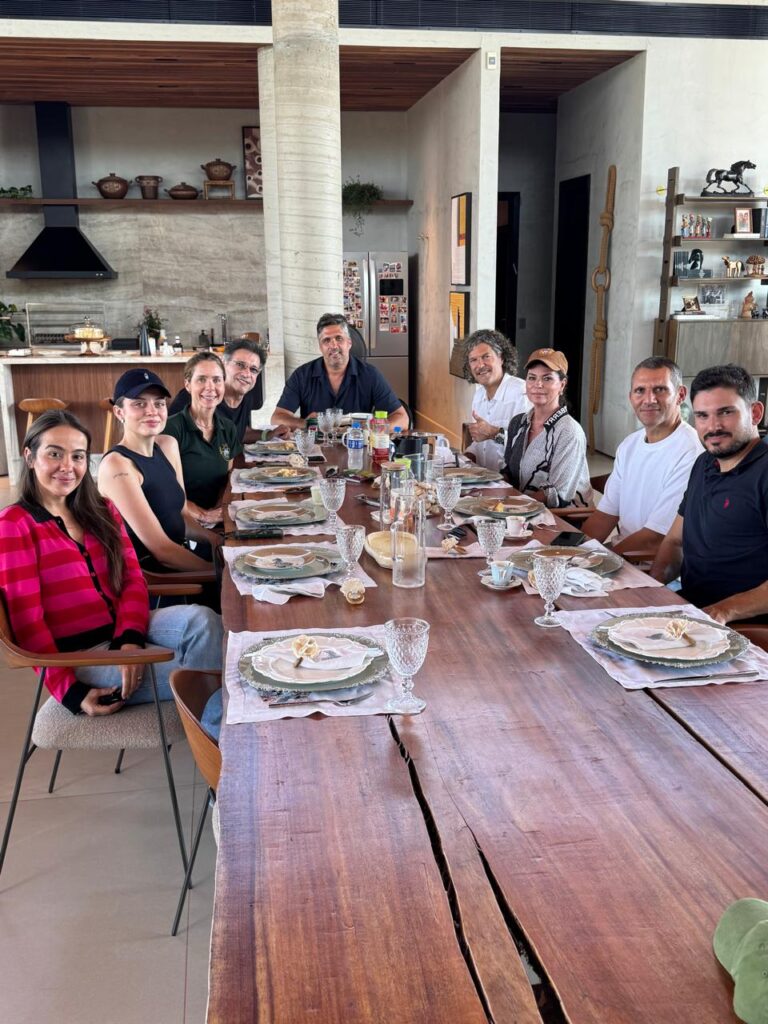 Leo da dupla Leo e Victor encontra Shania Twain em haras de luxo em SP