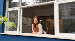 Leticia Spiller deixa bairro após 30 anos e reforma nova casa no Rio: mudança de ares aos 53