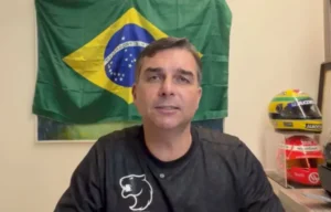 Lindbergh pede ao STF apreensão de jatos usados por Flávio Bolsonaro em investigação