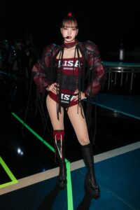 Lisa do BLACKPINK surpreende e leva prêmio de Melhor Pop no VMA 2026 contra Taylor Swift e Ariana Grande