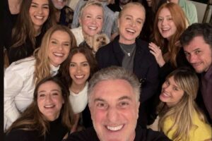 Luciano Huck é cancelado na web por foto com amigos brancos e Anitta