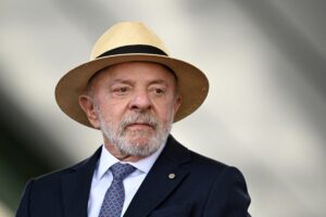 Pesquisa Atlas mostra aprovação de Lula melhorando, mas rejeição ainda lidera a menos de 3 semanas da eleição