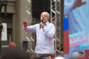Lula cresce 6 pontos no Paraná em nova pesquisa e anima campo progressista