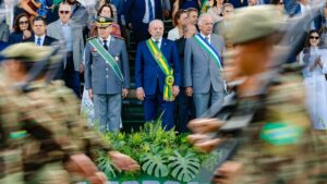 Lula defende investimento pesado em Defesa e cita presença de Trump