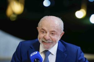 Relatório aponta Brasil com maior avanço democrático nas Américas sob governo Lula