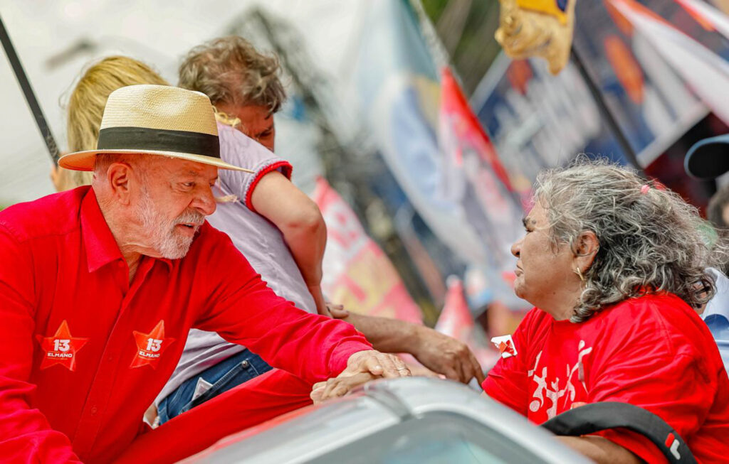 Lula reconhece problema dos preços e promete aumentos reais de salários para o povo